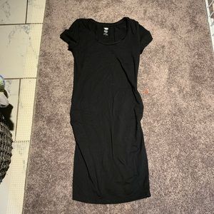 Old navy black maternity dress❤️